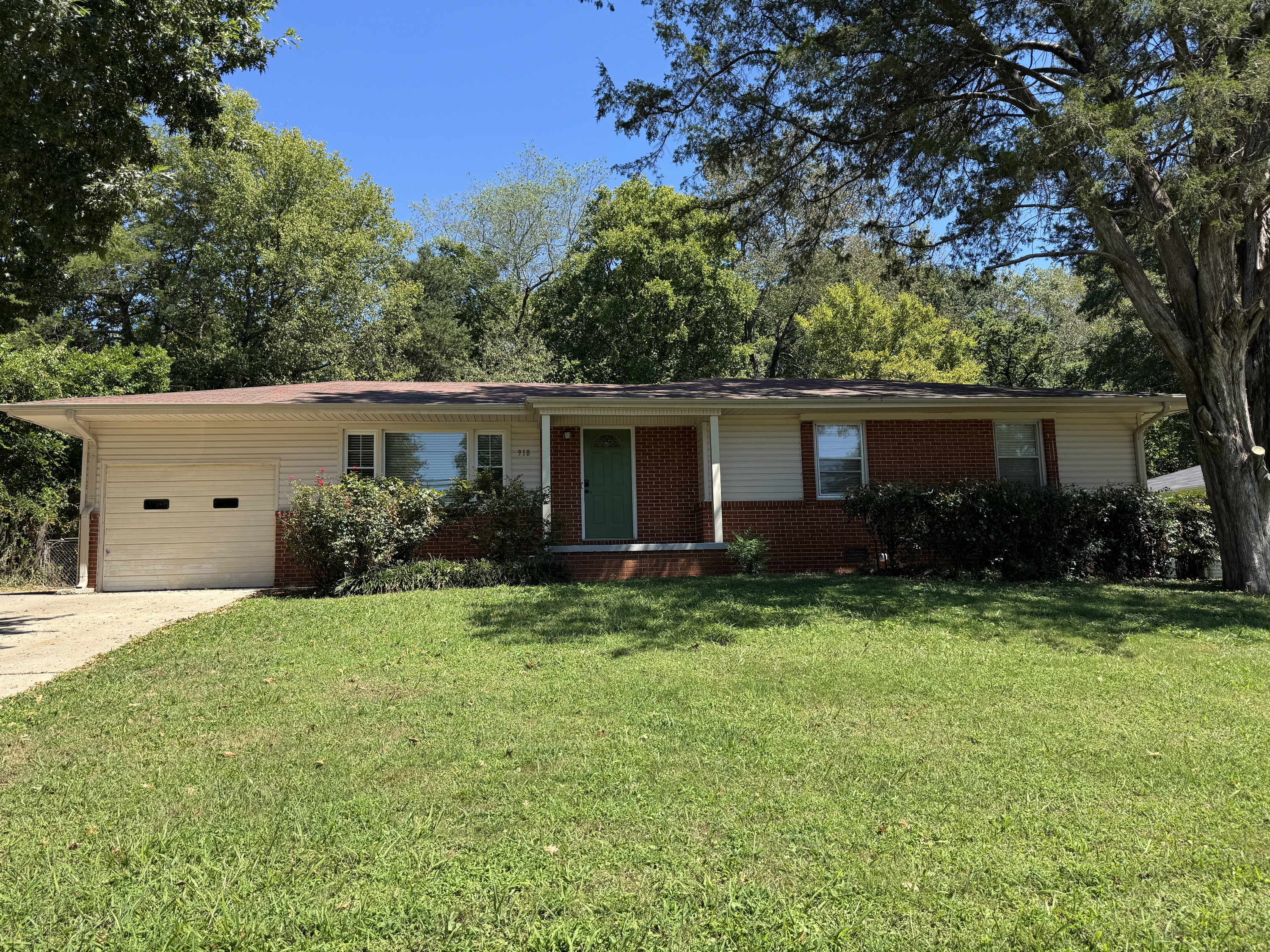 918 Woodall Lane Northwest
