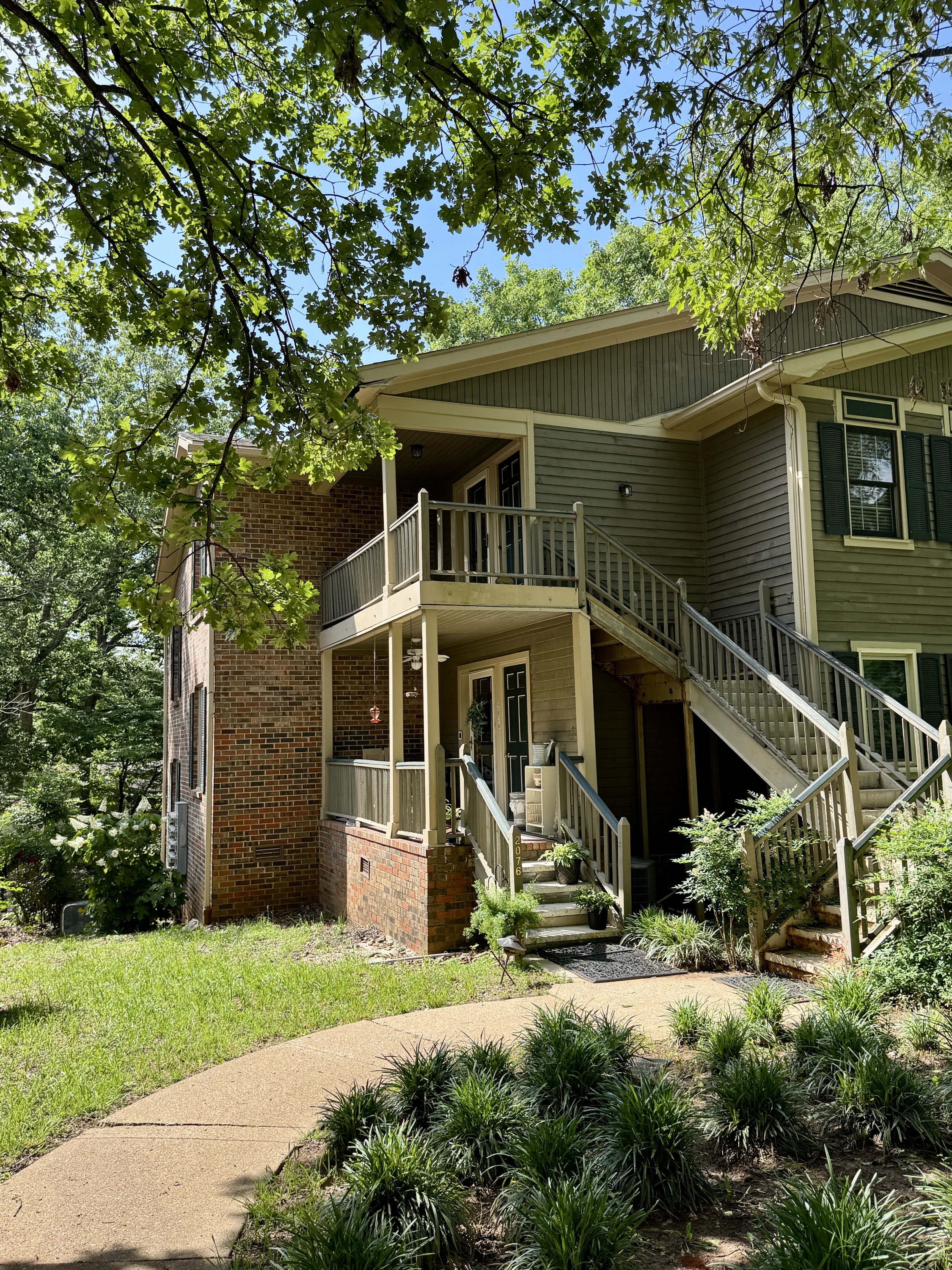 2080 Woodlawn Drive Southwest - -