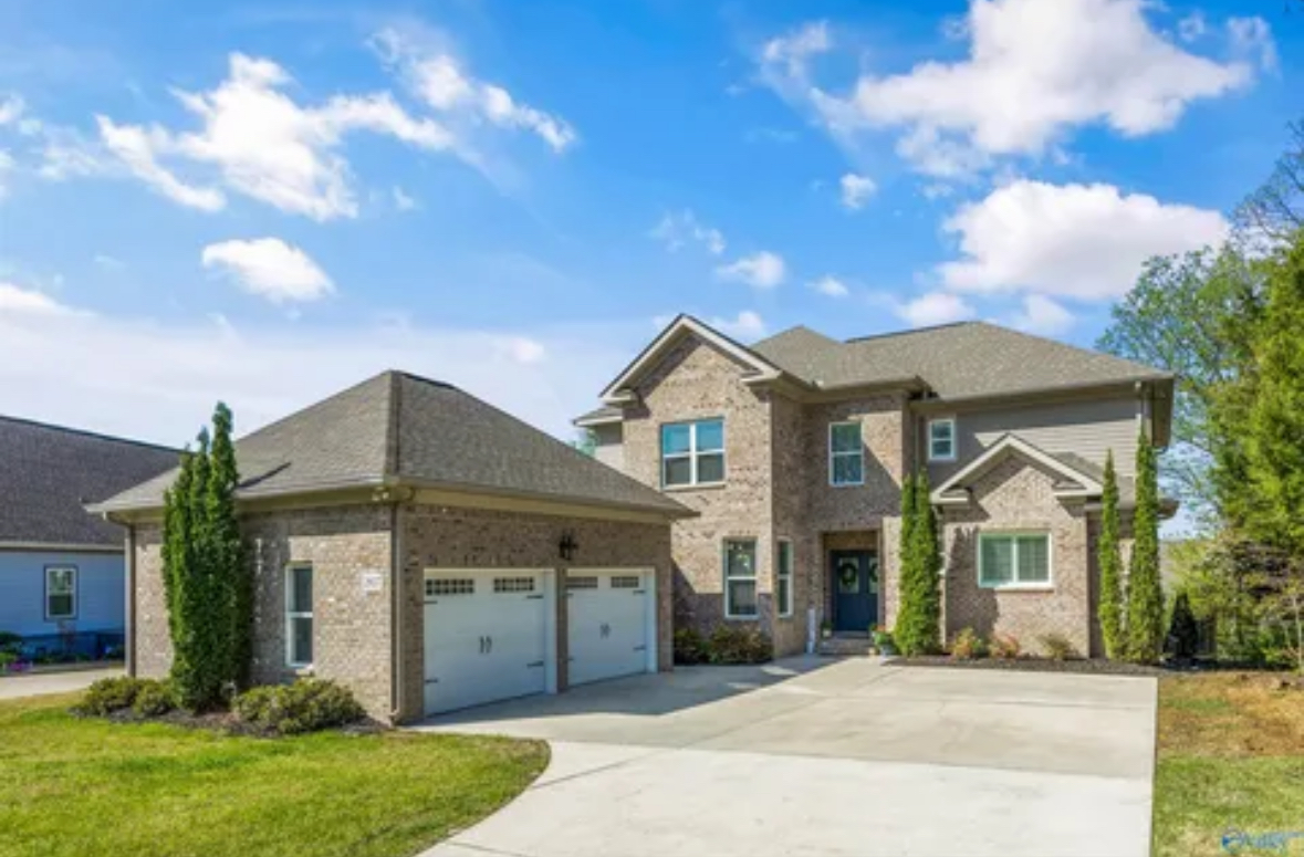 2807 Talon Circle